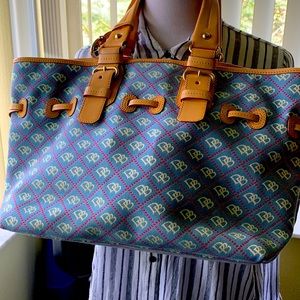 Large tote canvas with beautiful leather trims.